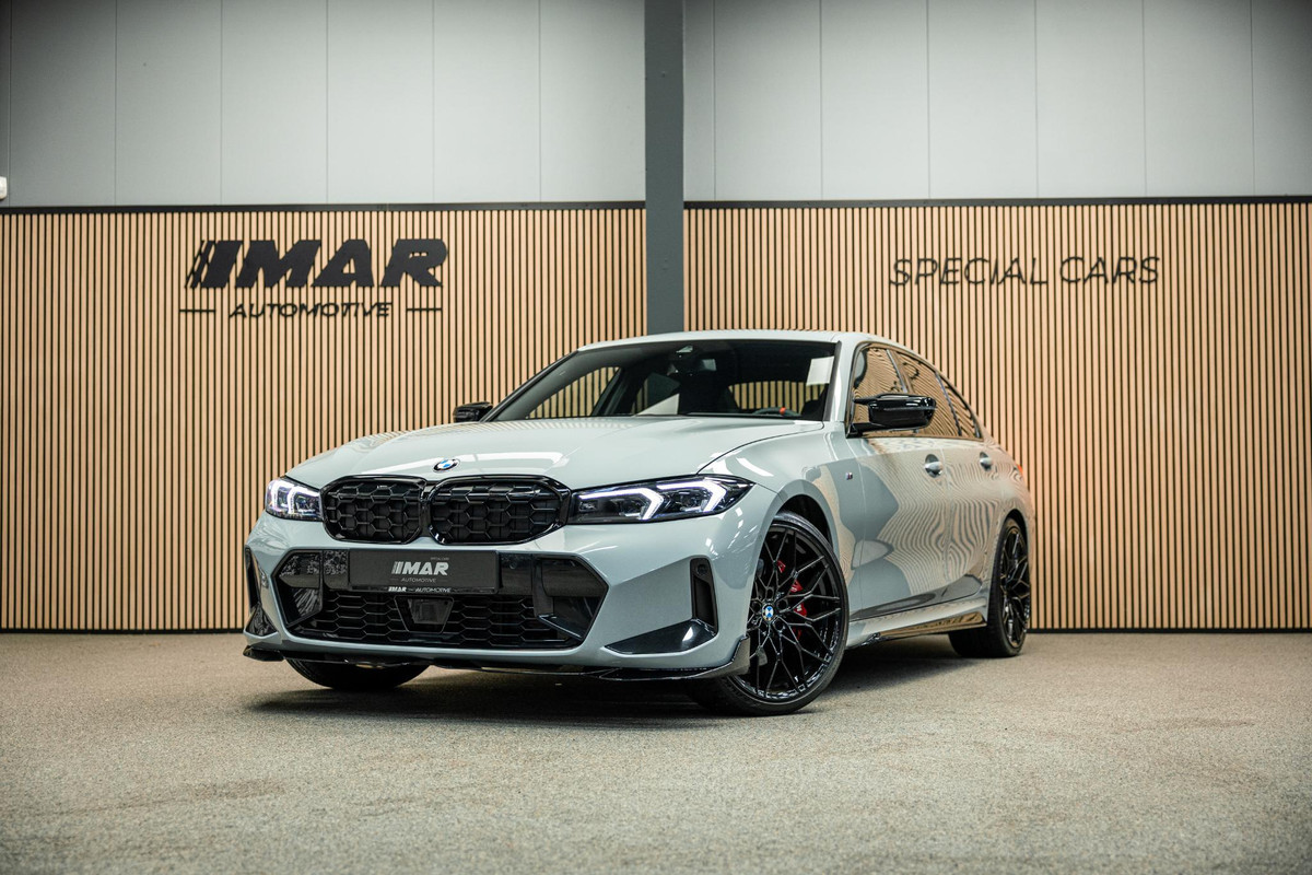 BMW 3-serie M340i xDrive | M-Performance Pack | M-stoelen | Head-Up | Carbon inleg | 20'' velgen | Sportstuur |
