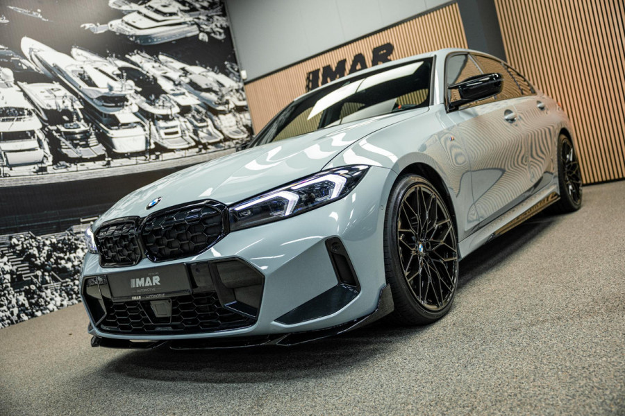 BMW 3-serie M340i xDrive | M-Performance Pack | M-stoelen | Head-Up | Carbon inleg | 20'' velgen | Sportstuur |