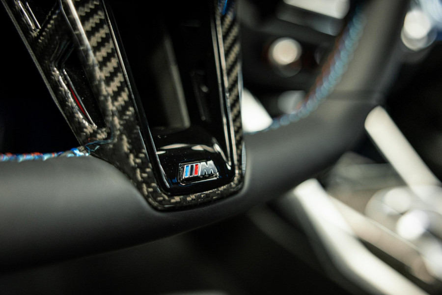 BMW 3-serie M340i xDrive | M-Performance Pack | M-stoelen | Head-Up | Carbon inleg | 20'' velgen | Sportstuur |