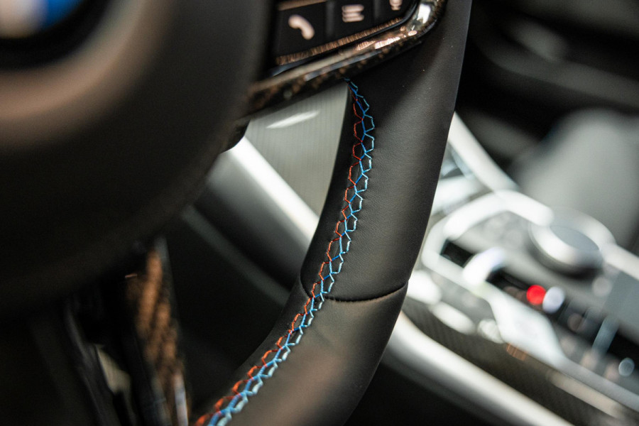 BMW 3-serie M340i xDrive | M-Performance Pack | M-stoelen | Head-Up | Carbon inleg | 20'' velgen | Sportstuur |