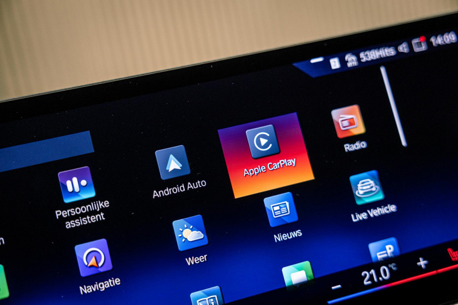 BMW 3-serie M340i xDrive | M-Performance Pack | M-stoelen | Head-Up | Carbon inleg | 20'' velgen | Sportstuur |