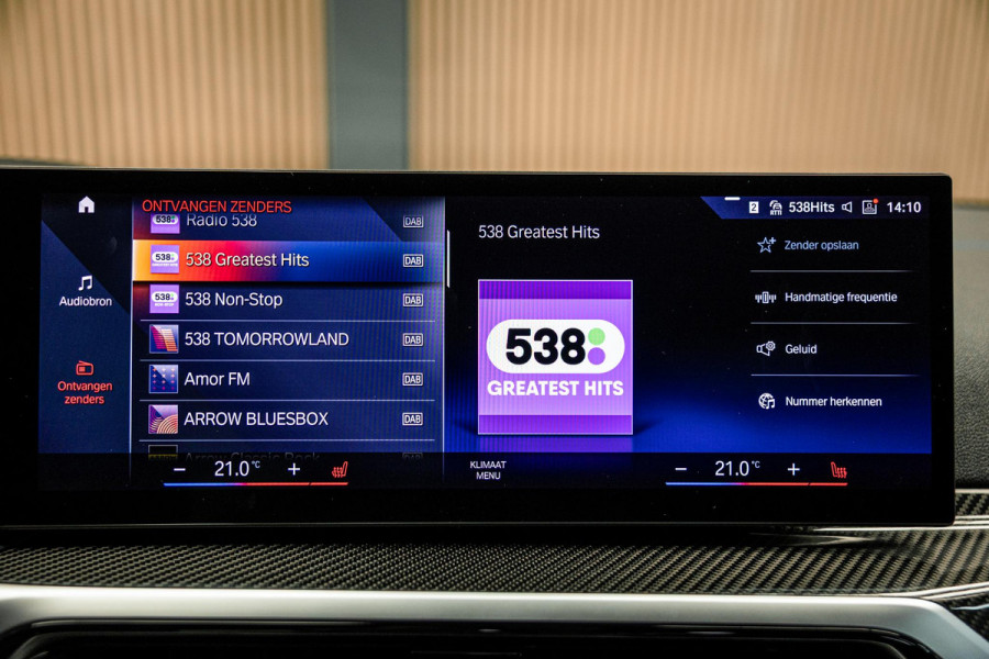 BMW 3-serie M340i xDrive | M-Performance Pack | M-stoelen | Head-Up | Carbon inleg | 20'' velgen | Sportstuur |