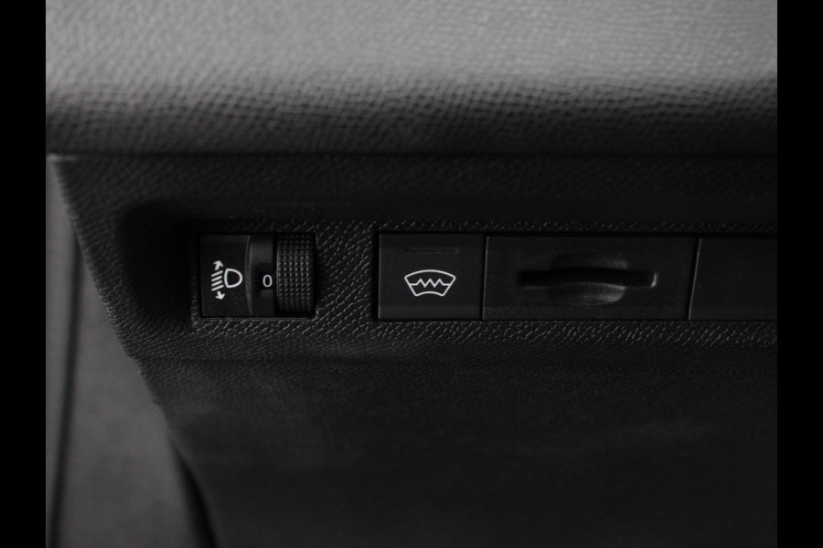 Peugeot 408 1.2 PureTech Allure 130 pk Automaat DEMO ! Navigatie Apple Carplay/Android Auto Airco Camera Parkeer sensoren Cruise Control Led Lichtmetalen Velgen Stoelverwarming