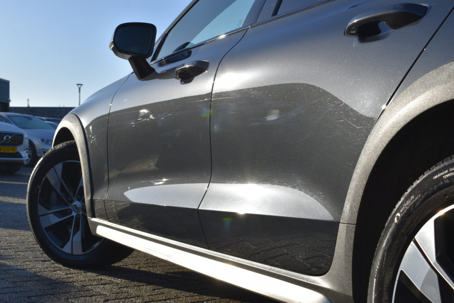 Volvo V60 Cross Country T5 AWD 250PK Automaat Pro | ACC | BLIS | H&K | Leder | Stuurverwarming | Leder |