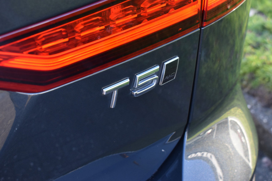 Volvo V60 Cross Country T5 AWD 250PK Automaat Pro | ACC | BLIS | H&K | Leder | Stuurverwarming | Leder |