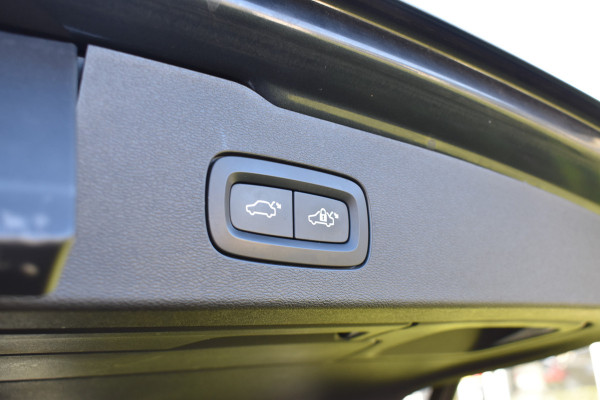 Volvo V60 Cross Country T5 AWD 250PK Automaat Pro | ACC | BLIS | H&K | Leder | Stuurverwarming | Leder |