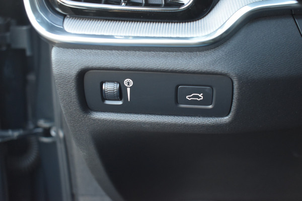 Volvo V60 Cross Country T5 AWD 250PK Automaat Pro | ACC | BLIS | H&K | Leder | Stuurverwarming | Leder |