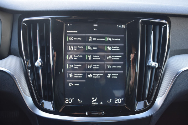 Volvo V60 Cross Country T5 AWD 250PK Automaat Pro | ACC | BLIS | H&K | Leder | Stuurverwarming | Leder |