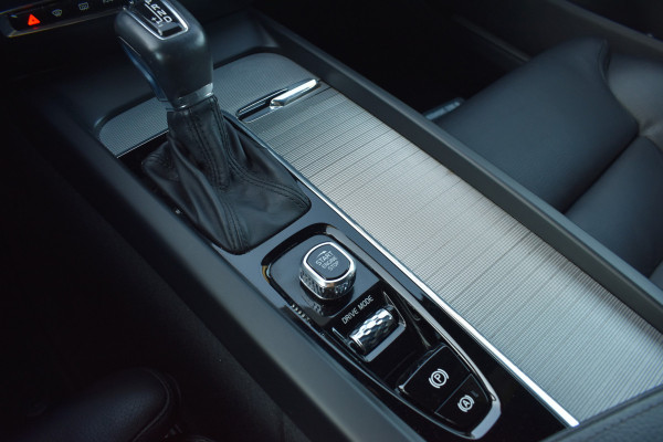 Volvo V60 Cross Country T5 AWD 250PK Automaat Pro | ACC | BLIS | H&K | Leder | Stuurverwarming | Leder |