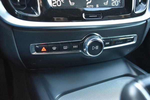 Volvo V60 Cross Country T5 AWD 250PK Automaat Pro | ACC | BLIS | H&K | Leder | Stuurverwarming | Leder |