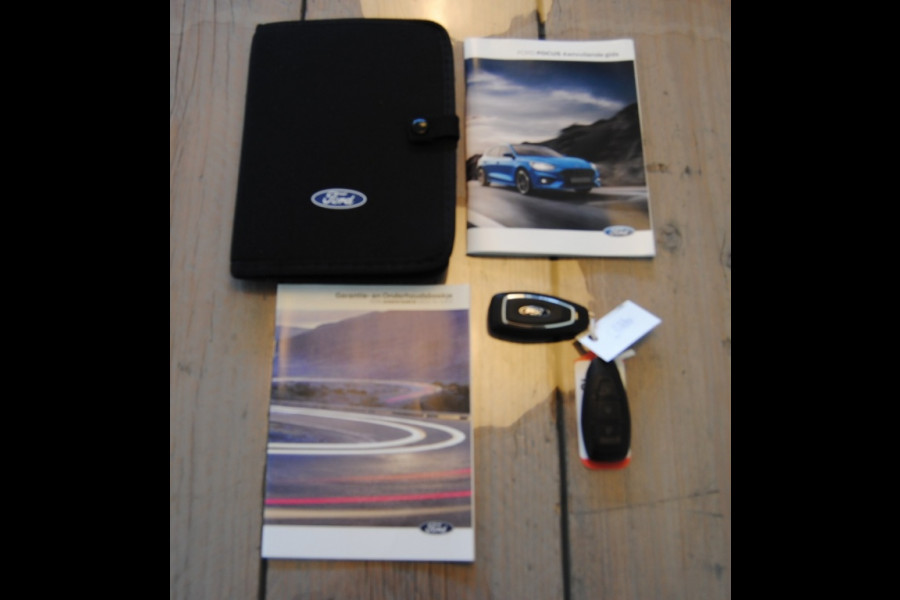 Ford FOCUS Wagon 1.0 EcoB. Tit. XBns || Trekhaak | Apple Carplay|| AUTOMAAT