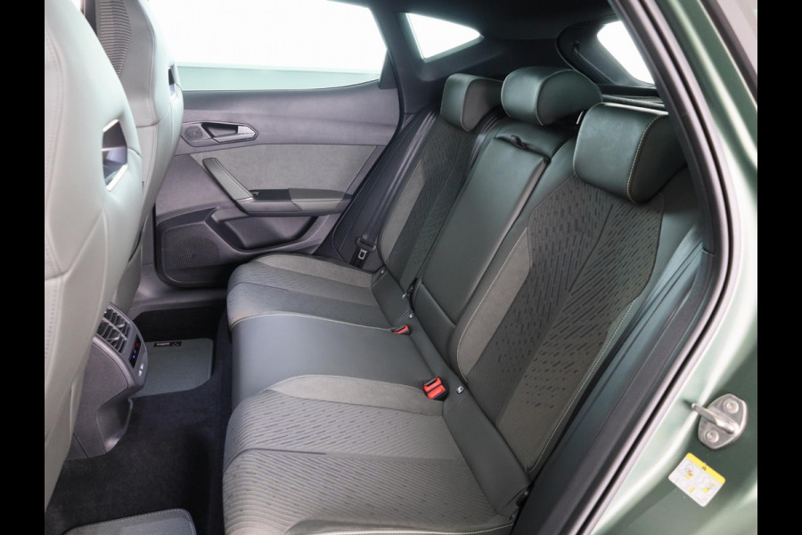 CUPRA Formentor 1.5 TSI e-Hybrid VZ Tribe Edition 272PK | Exclusieve Uitvoering | Panoramadak | Trekhaak | 19 inch | Matrix Koplampen | Matte Lak |