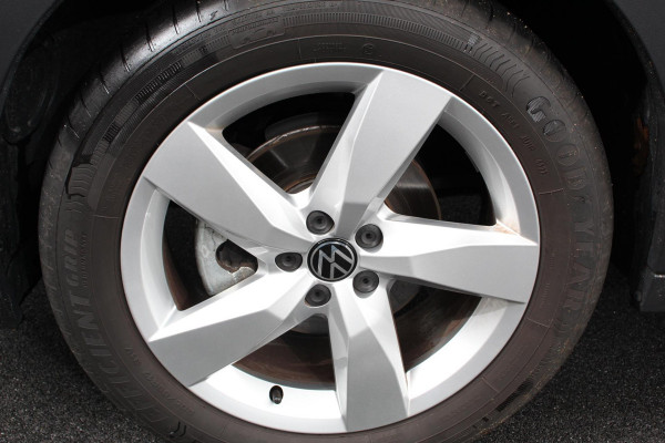 Volkswagen T-Cross 1.5 TSI 150pk DSG Style | Navigatie | Wireless app connect | Aadaptive cruise control | Camera | Climate Control | Led | Dab | Stoelverwarming