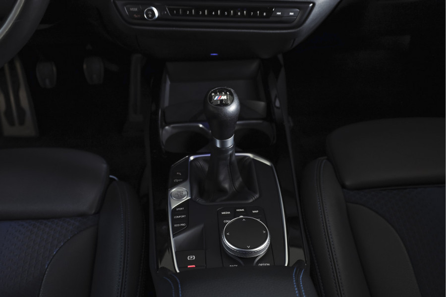 BMW 1-serie 118i 140 PK High Executive M Sport | Dig. Cockpit | Cruise | PDC | ECC | NAV + App. Connect | ECC | DAB | LM 18" |