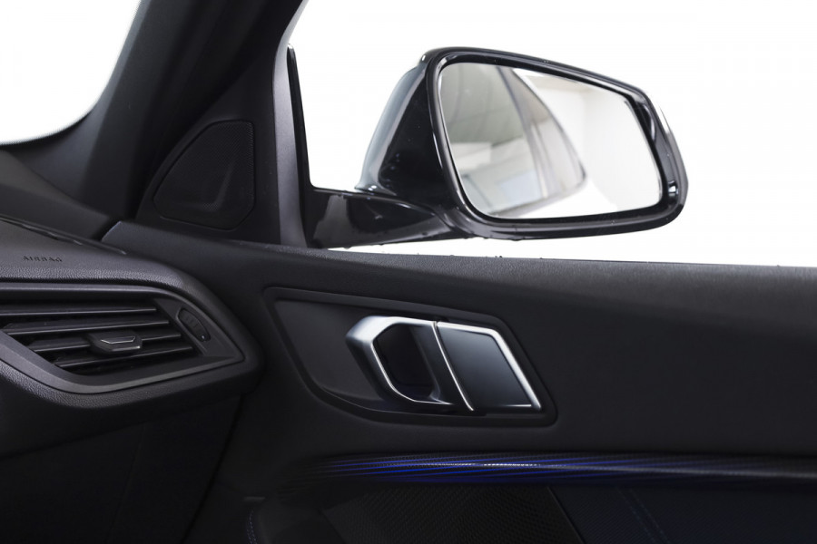 BMW 1-serie 118i 140 PK High Executive M Sport | Dig. Cockpit | Cruise | PDC | ECC | NAV + App. Connect | ECC | DAB | LM 18" |