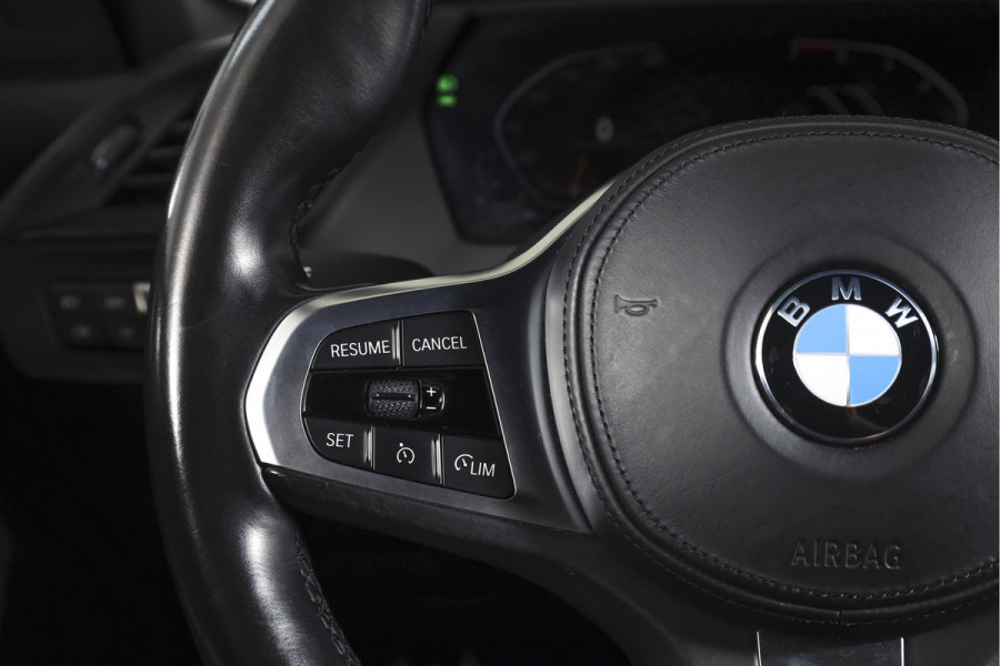 BMW 1-serie 118i 140 PK High Executive M Sport | Dig. Cockpit | Cruise | PDC | ECC | NAV + App. Connect | ECC | DAB | LM 18" |