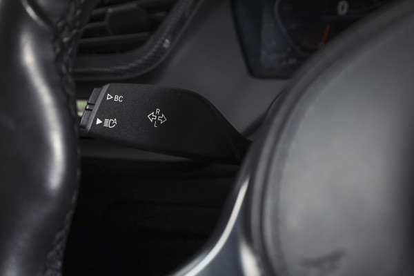 BMW 1-serie 118i 140 PK High Executive M Sport | Dig. Cockpit | Cruise | PDC | ECC | NAV + App. Connect | ECC | DAB | LM 18" |