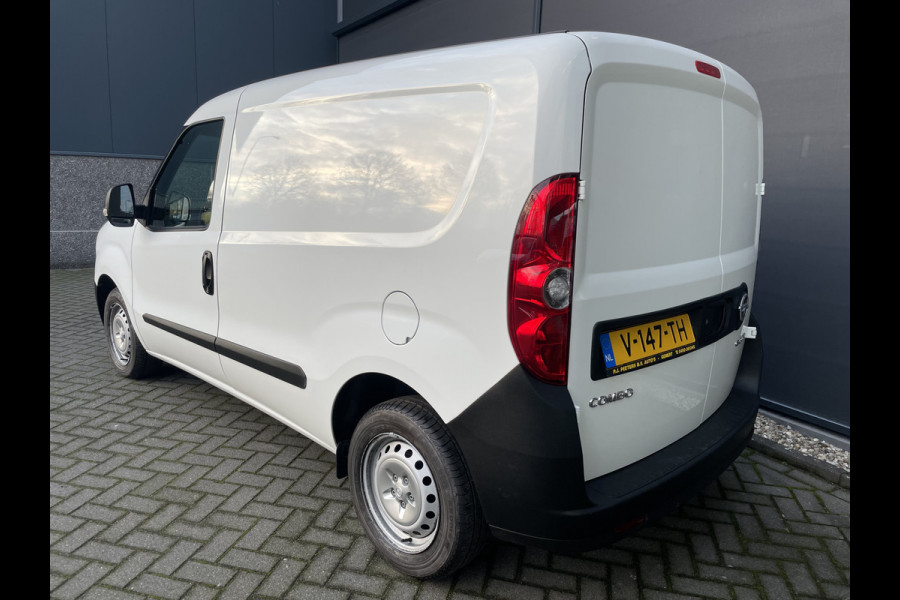Opel Combo 1.3 CDTi L1H1 Edition Airco - Radio/ Cd speler - Elektrische ramen voor - Start/stop systeem - Tussenschot volledig - Zijschuifdeur rechts