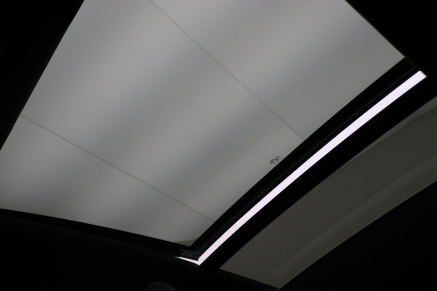 Seat Leon ST 1.5 TSI FR Ultimate Edition Panoramadak, Virtual Cockpit, Trekhaak, Keyless, Beats Audio, Camera, 18"