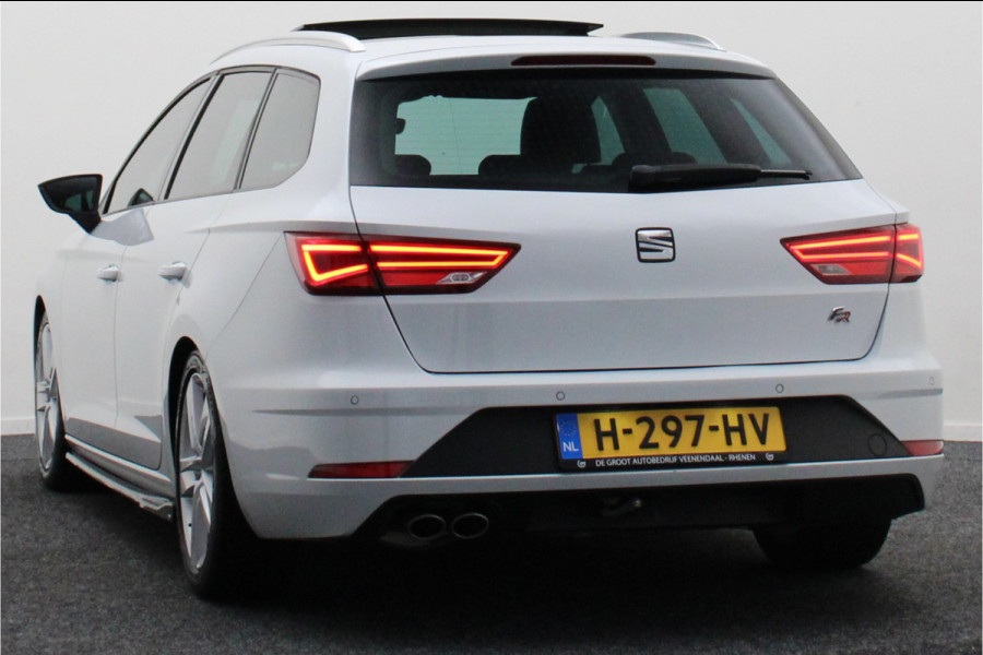 Seat Leon ST 1.5 TSI FR Ultimate Edition Panoramadak, Virtual Cockpit, Trekhaak, Keyless, Beats Audio, Camera, 18"