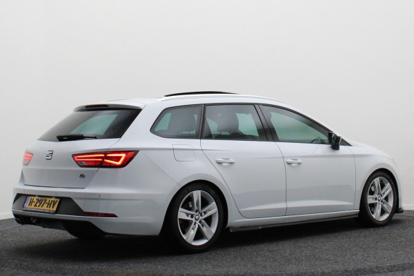 Seat Leon ST 1.5 TSI FR Ultimate Edition Panoramadak, Virtual Cockpit, Trekhaak, Keyless, Beats Audio, Camera, 18"
