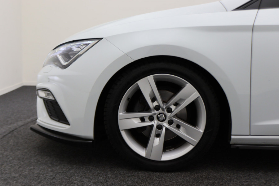 Seat Leon ST 1.5 TSI FR Ultimate Edition Panoramadak, Virtual Cockpit, Trekhaak, Keyless, Beats Audio, Camera, 18"