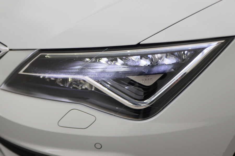 Seat Leon ST 1.5 TSI FR Ultimate Edition Panoramadak, Virtual Cockpit, Trekhaak, Keyless, Beats Audio, Camera, 18"