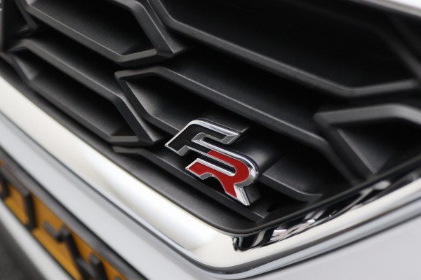 Seat Leon ST 1.5 TSI FR Ultimate Edition Panoramadak, Virtual Cockpit, Trekhaak, Keyless, Beats Audio, Camera, 18"