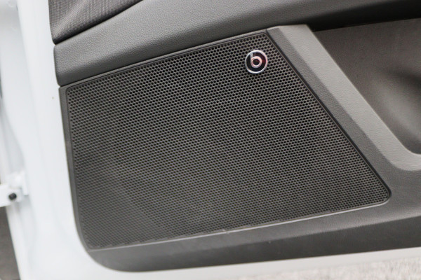 Seat Leon ST 1.5 TSI FR Ultimate Edition Panoramadak, Virtual Cockpit, Trekhaak, Keyless, Beats Audio, Camera, 18"