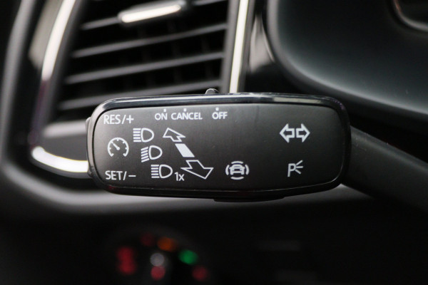 Seat Leon ST 1.5 TSI FR Ultimate Edition Panoramadak, Virtual Cockpit, Trekhaak, Keyless, Beats Audio, Camera, 18"
