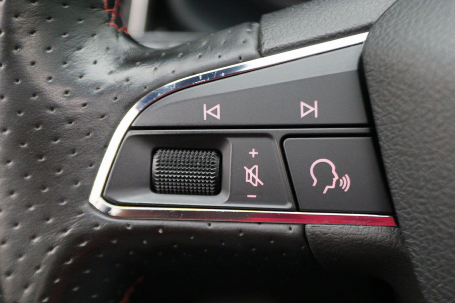Seat Leon ST 1.5 TSI FR Ultimate Edition Panoramadak, Virtual Cockpit, Trekhaak, Keyless, Beats Audio, Camera, 18"