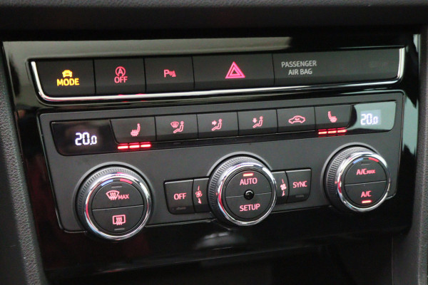 Seat Leon ST 1.5 TSI FR Ultimate Edition Panoramadak, Virtual Cockpit, Trekhaak, Keyless, Beats Audio, Camera, 18"