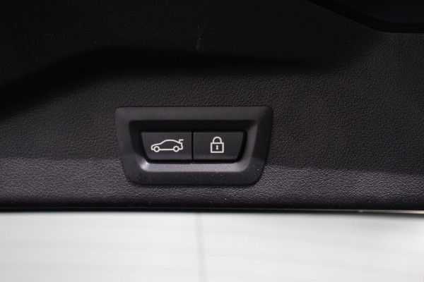 BMW X5 xDrive45e 394pk High Executive M-Sport PHEV 6 cilinder Panoramisch schuif-kantel dak Harman Kardon Head up display Lederen bekleding Electrische verstelling comfort stoelen