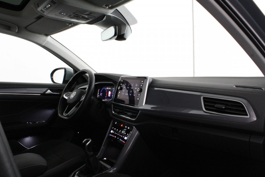 Volkswagen T-Roc 1.0 TSI Style > 116pk/Pano.schuifdak/Camera/Stoelverwarming/IQ.Led/Pyrite Silver