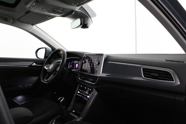 Volkswagen T-Roc 1.0 TSI Style > 116pk/Pano.schuifdak/Camera/Stoelverwarming/IQ.Led/Pyrite Silver