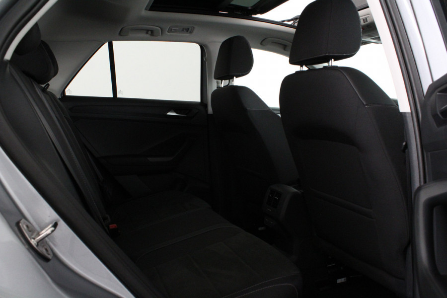 Volkswagen T-Roc 1.0 TSI Style > 116pk/Pano.schuifdak/Camera/Stoelverwarming/IQ.Led/Pyrite Silver