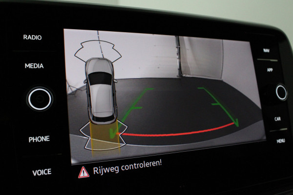 Volkswagen T-Roc 1.0 TSI Style > 116pk/Pano.schuifdak/Camera/Stoelverwarming/IQ.Led/Pyrite Silver