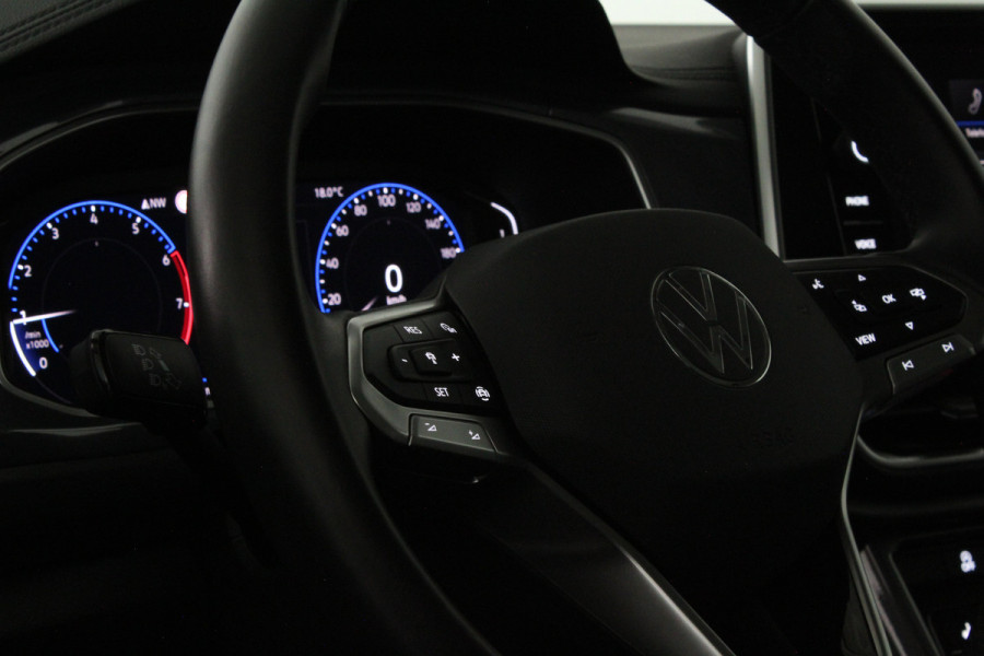 Volkswagen T-Roc 1.0 TSI Style > 116pk/Pano.schuifdak/Camera/Stoelverwarming/IQ.Led/Pyrite Silver