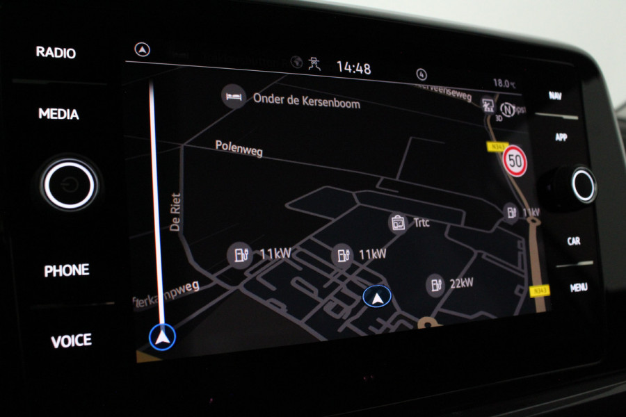 Volkswagen T-Roc 1.0 TSI Style > 116pk/Pano.schuifdak/Camera/Stoelverwarming/IQ.Led/Pyrite Silver