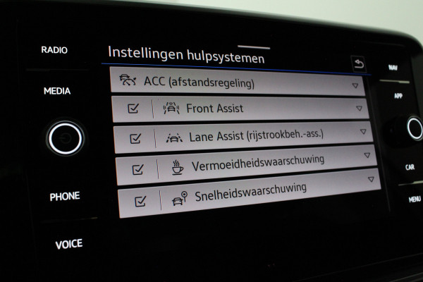 Volkswagen T-Roc 1.0 TSI Style > 116pk/Pano.schuifdak/Camera/Stoelverwarming/IQ.Led/Pyrite Silver