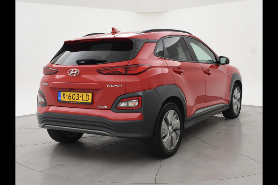 Hyundai Kona EV PREMIUM SKY 64 KWH + SCHUIFDAK | LEDER | STOELVENTILATIE | STUURVERW. | STOELVERW.