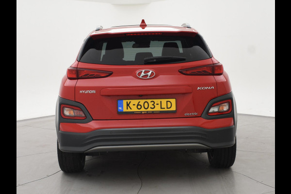 Hyundai Kona EV PREMIUM SKY 64 KWH + SCHUIFDAK | LEDER | STOELVENTILATIE | STUURVERW. | STOELVERW.