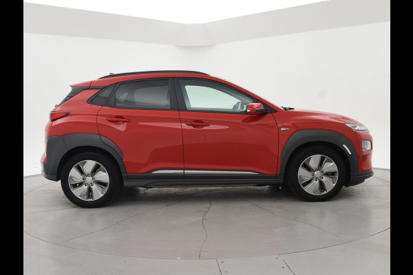 Hyundai Kona EV PREMIUM SKY 64 KWH + SCHUIFDAK | LEDER | STOELVENTILATIE | STUURVERW. | STOELVERW.