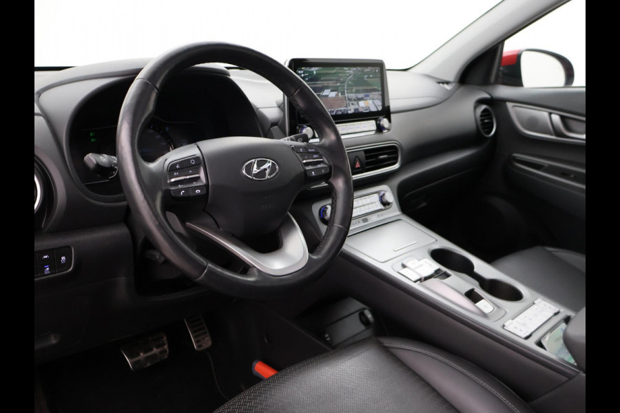 Hyundai Kona EV PREMIUM SKY 64 KWH + SCHUIFDAK | LEDER | STOELVENTILATIE | STUURVERW. | STOELVERW.