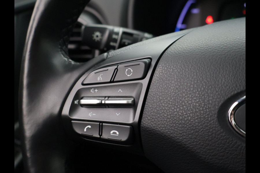 Hyundai Kona EV PREMIUM SKY 64 KWH + SCHUIFDAK | LEDER | STOELVENTILATIE | STUURVERW. | STOELVERW.