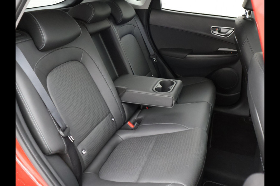 Hyundai Kona EV PREMIUM SKY 64 KWH + SCHUIFDAK | LEDER | STOELVENTILATIE | STUURVERW. | STOELVERW.