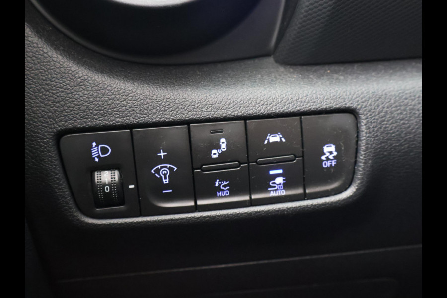 Hyundai Kona EV PREMIUM SKY 64 KWH + SCHUIFDAK | LEDER | STOELVENTILATIE | STUURVERW. | STOELVERW.
