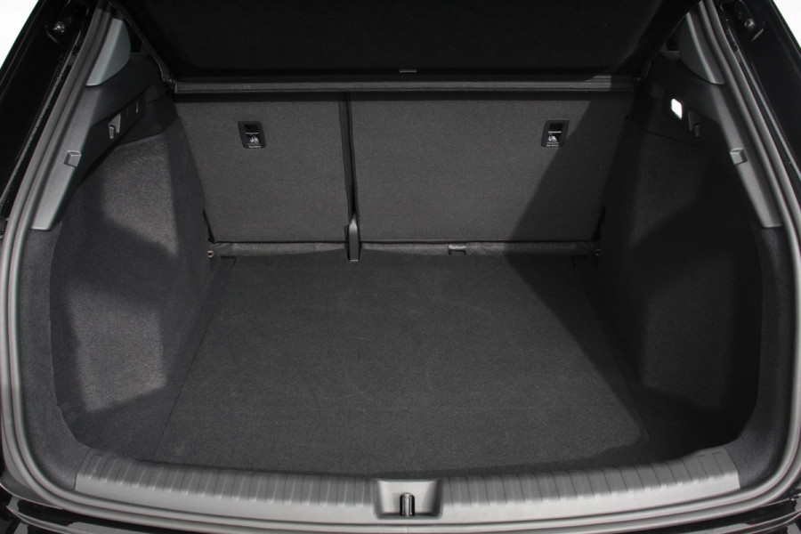 Audi Q4 e-tron 40 Advanced Edition Navigatie Climate Control DAB Led Electrisch bedienbare achterklep 19" Lichtmetalen velgen