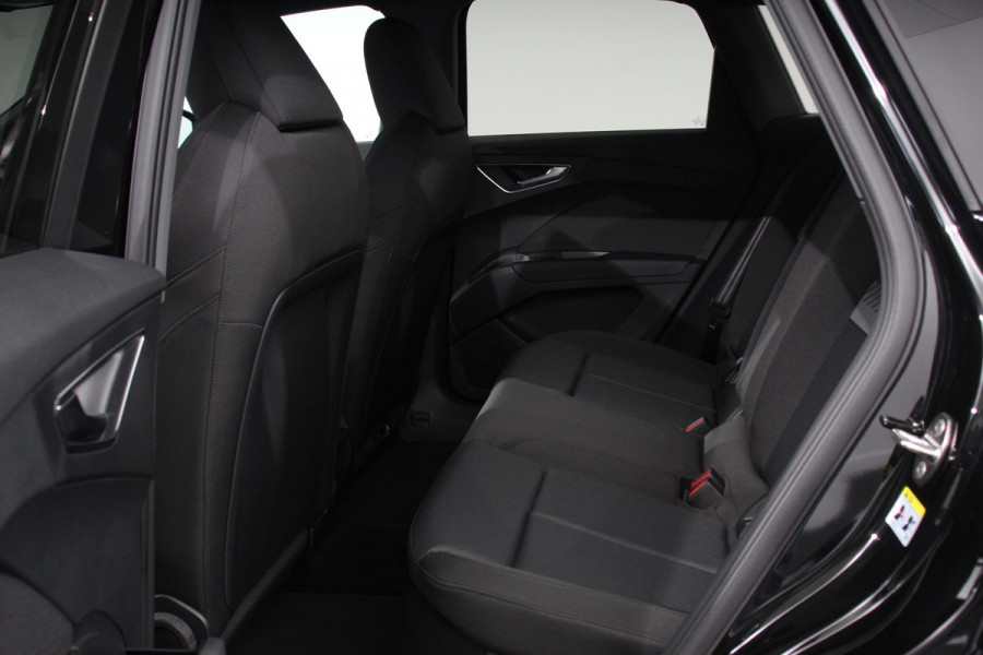 Audi Q4 e-tron 40 Advanced Edition Navigatie Climate Control DAB Led Electrisch bedienbare achterklep 19" Lichtmetalen velgen