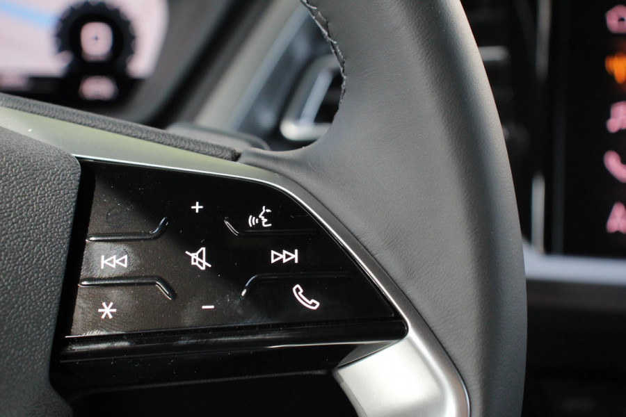 Audi Q4 e-tron 40 Advanced Edition Navigatie Climate Control DAB Led Electrisch bedienbare achterklep 19" Lichtmetalen velgen